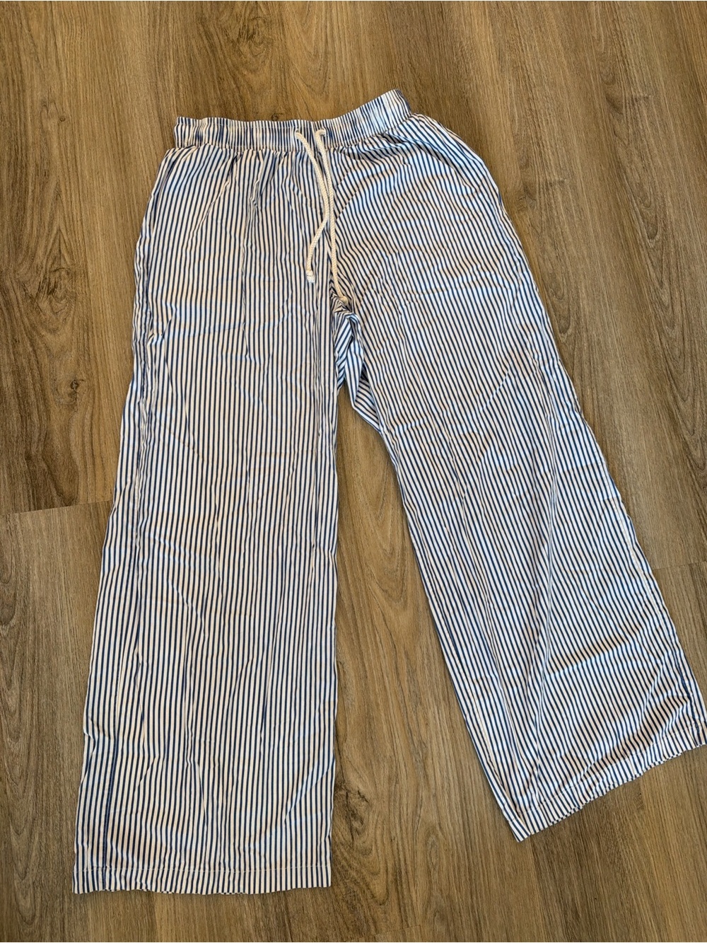 Women’s donni. Blue and White Stripe Drawstring Lounge Pants size small